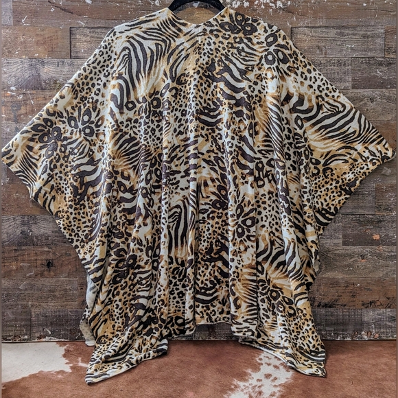 Simply Noelle Animal Print Wrap Poncho - Picture 8 of 14